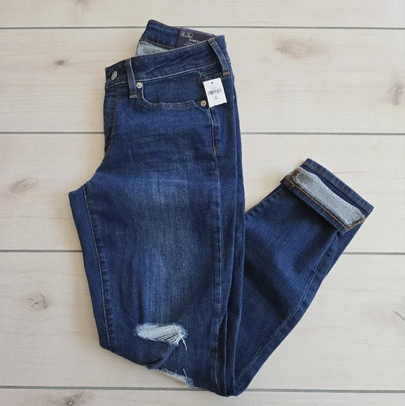 NWT GAP Curvy True Skinny Stretch Jeans Blue Distressed Knees - Picture 14 of 15